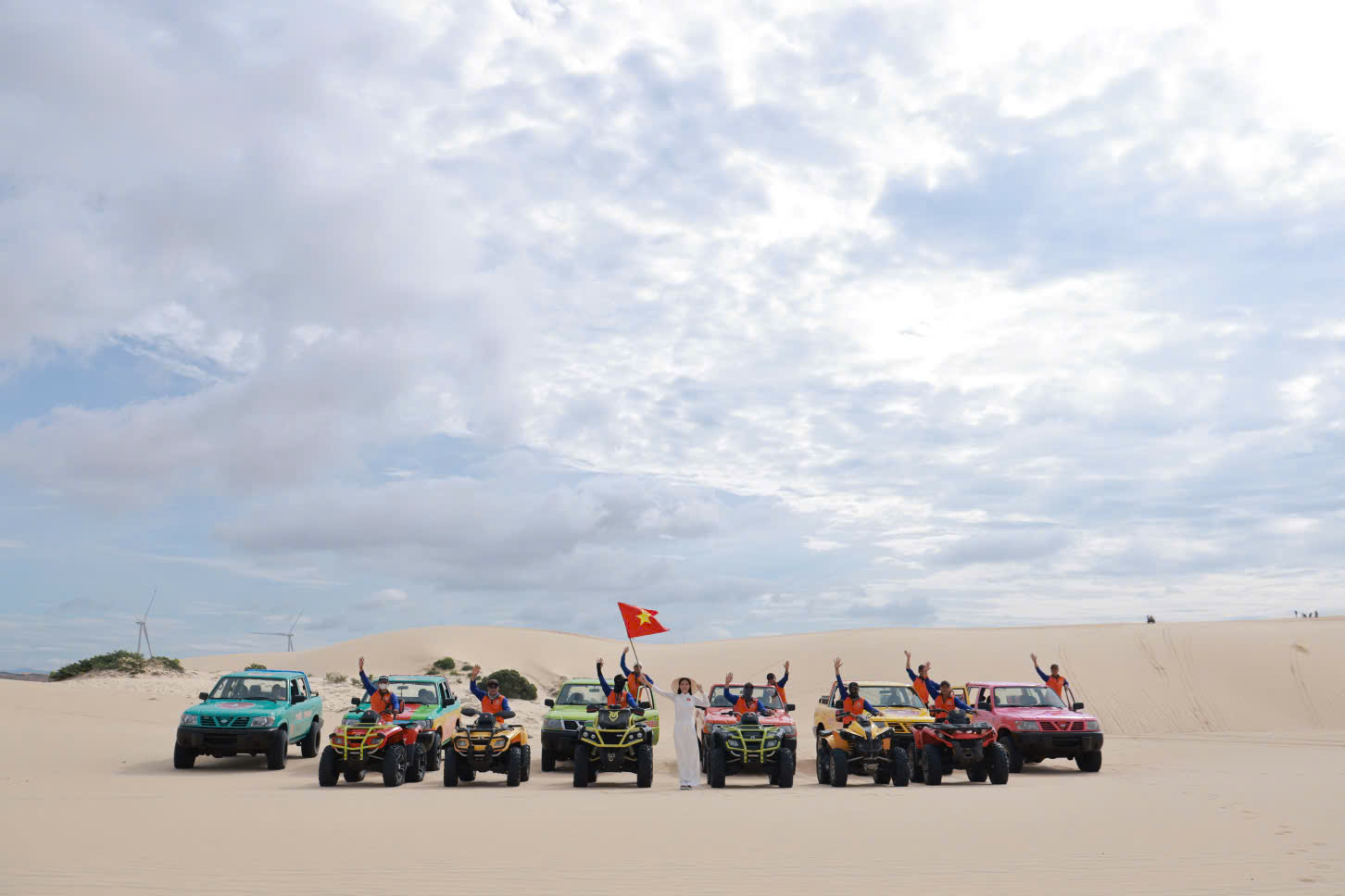 Đoàn xe Jeep & ATV cờ đỏ sao vàng