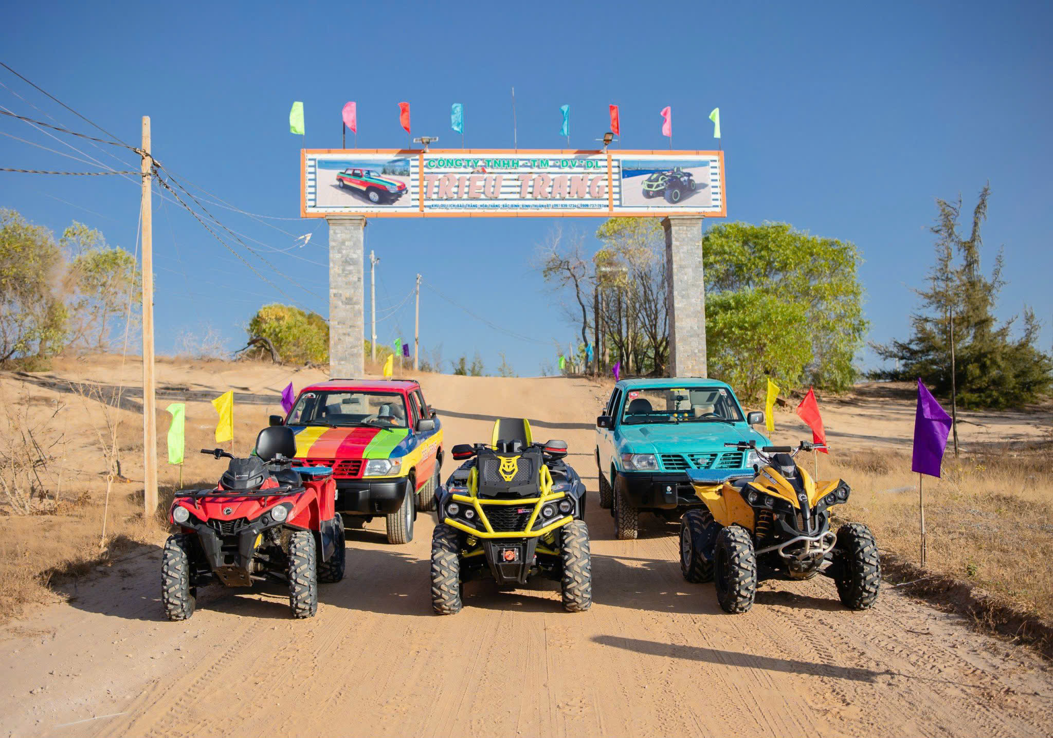 Tour Xe Jeep Khám Phá Đồi Cát Bàu Trắng